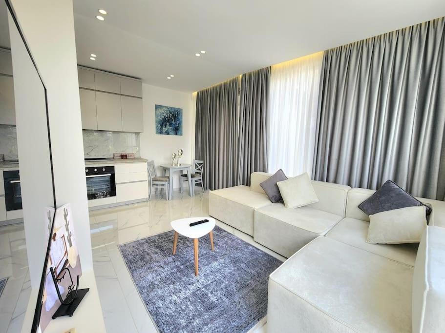 Penthouse With A City View Tiranë Ngoại thất bức ảnh